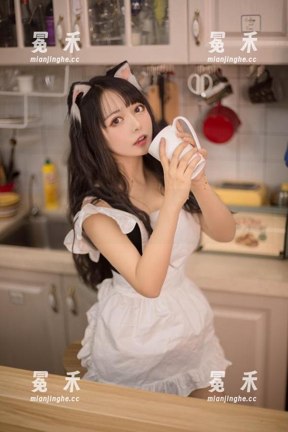牛仔裤cos在黑猫猫ovo的魔法下，真的是有点惊艳？还是…我自己想多了？